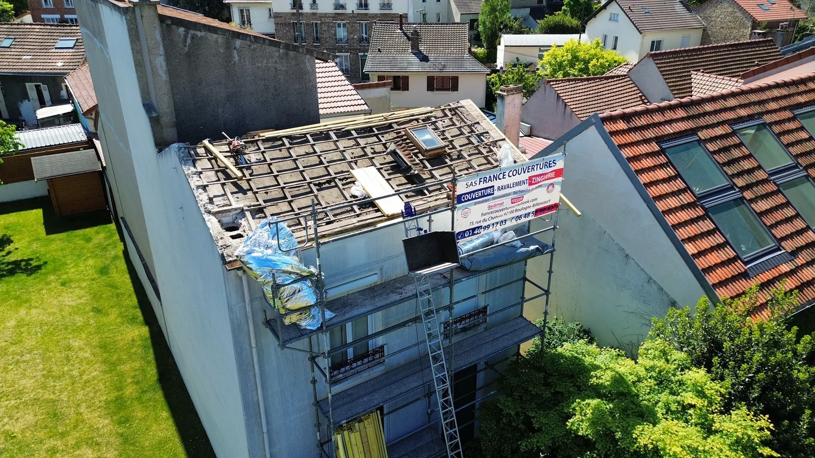 Dépose complète de couverture en tuiles avec échafaudage — Toiture tuile