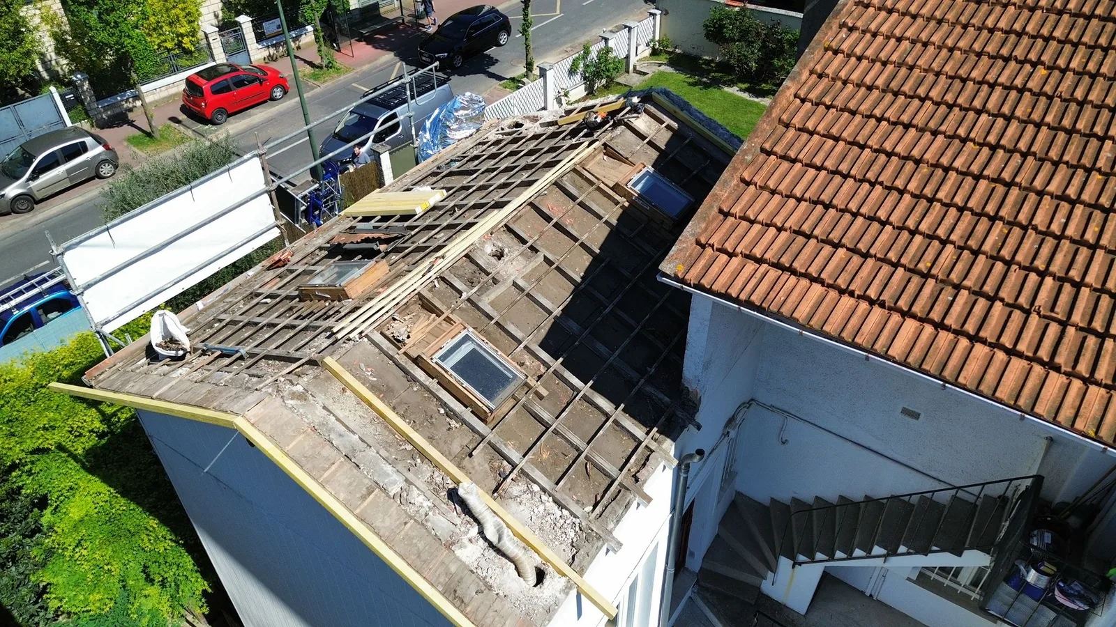 Dépose de couverture en tuiles pour réfection complète — Toiture tuile