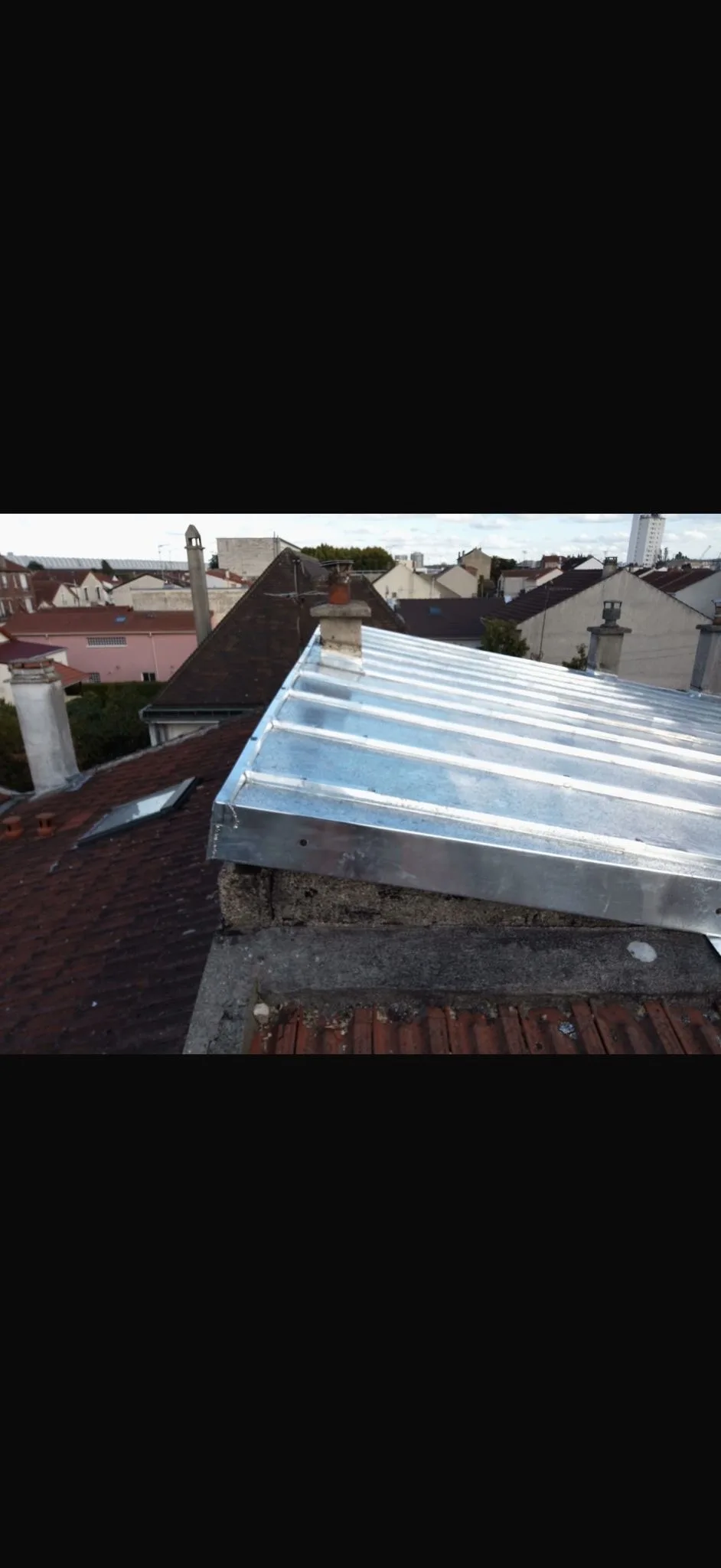 Pose de bac acier galvanisé en toiture — Zinguerie