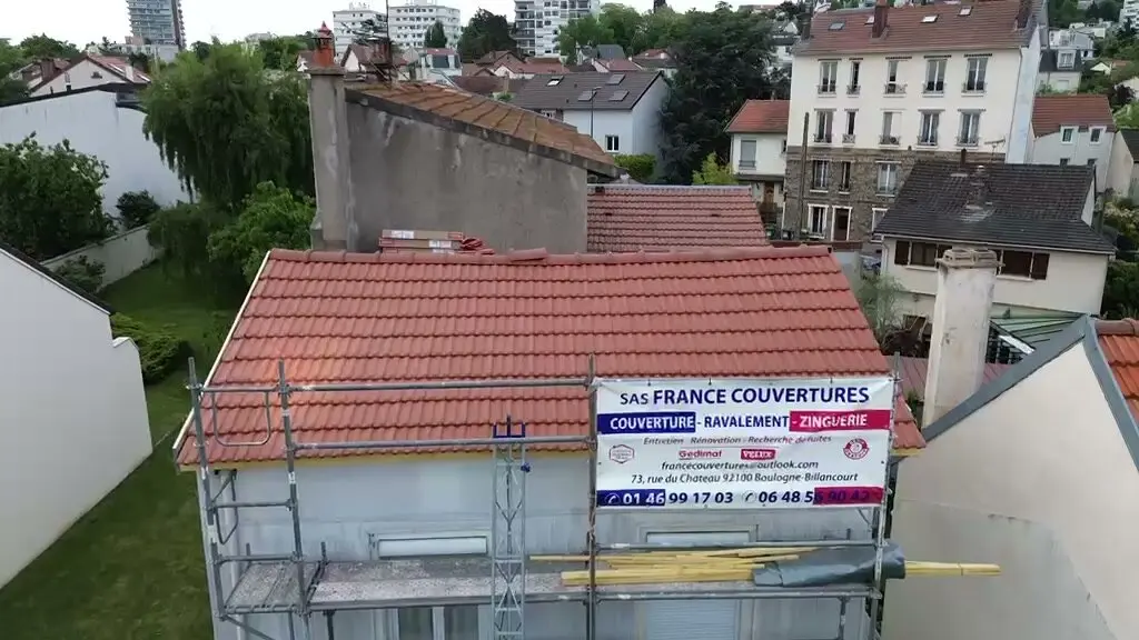Réalisation : Réfection de toiture en tuiles avec échafaudage — Toiture tuile