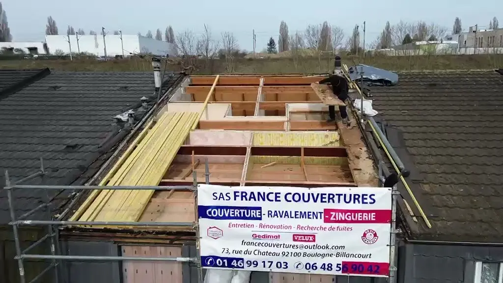 Réalisation : Réfection de charpente, toiture ouverte — Charpente